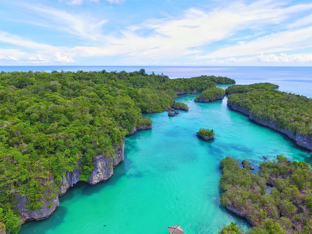Jelajahi 4 Tempat Wisata Bawah Laut Terfavorit di Maluku Tengah Yang Menawan