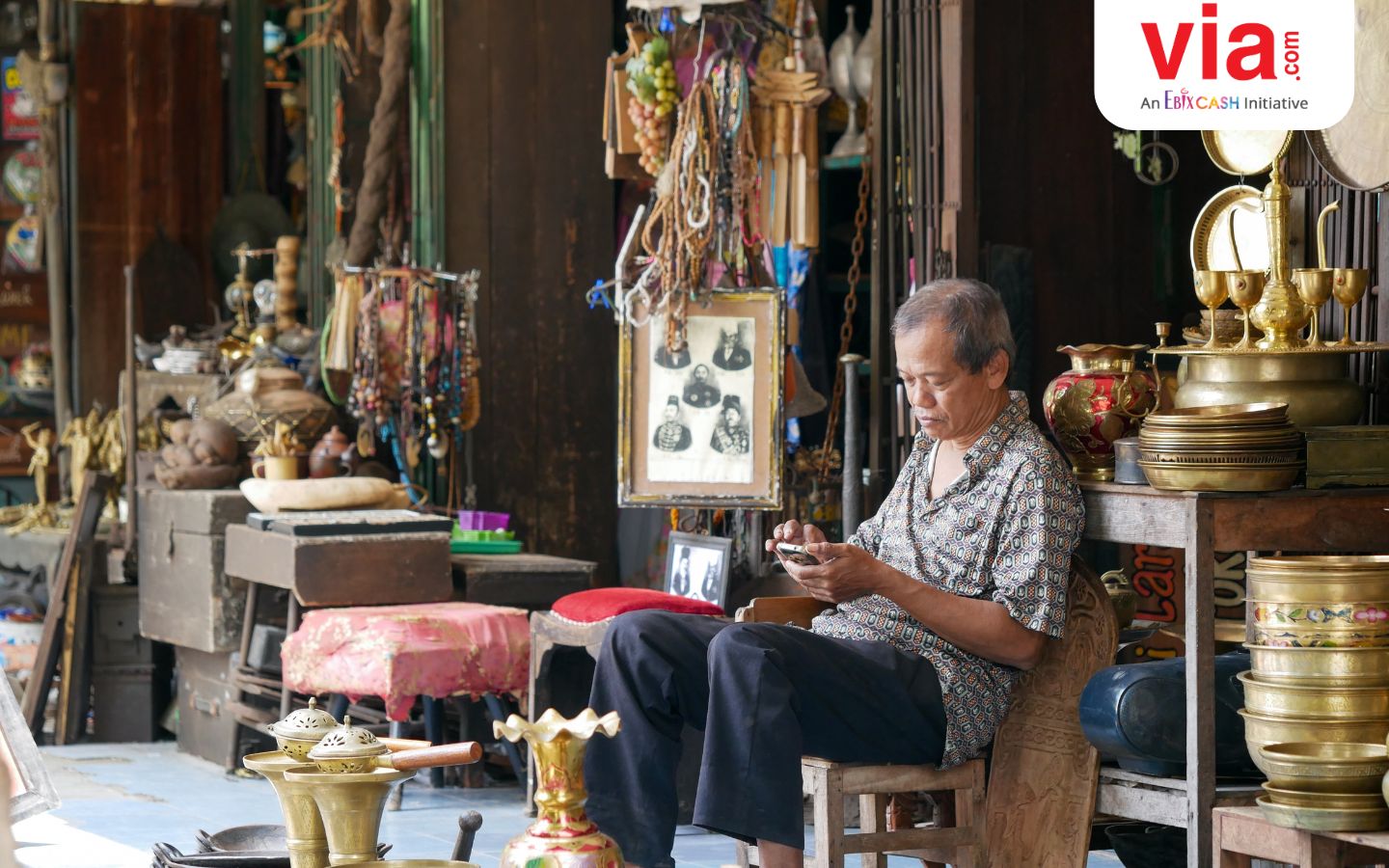Berwisata ke Masa Lalu di 6 Pasar Barang Antik di Indonesia