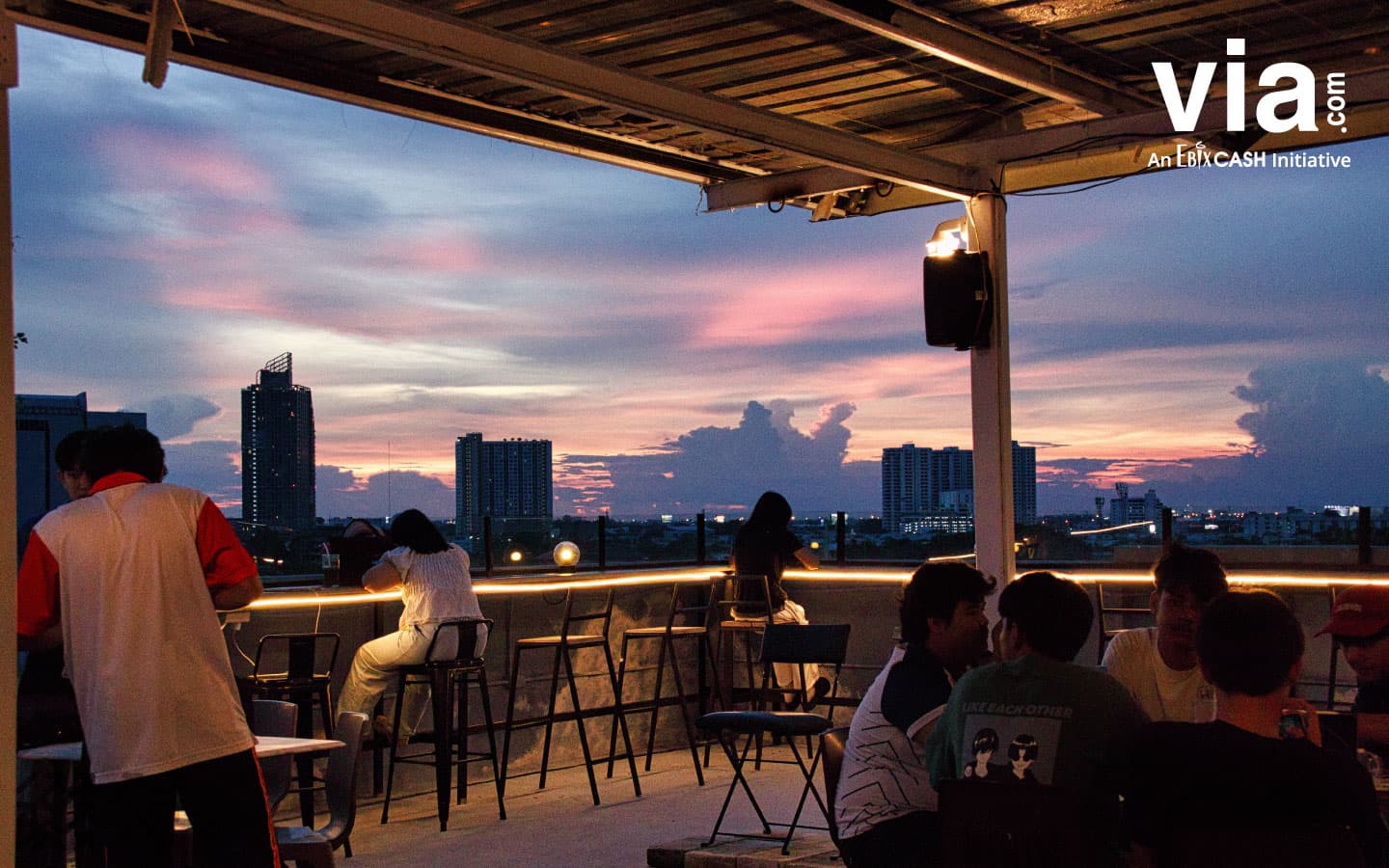 Rekomendasi Cafe Bangkok Unik & Aesthetic